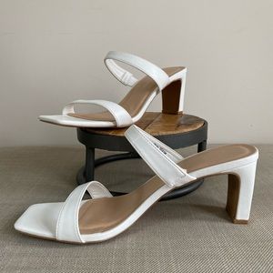 Chinese Laundry Women’s Yanti Softy Kid Heeled White Sandal (size 10)